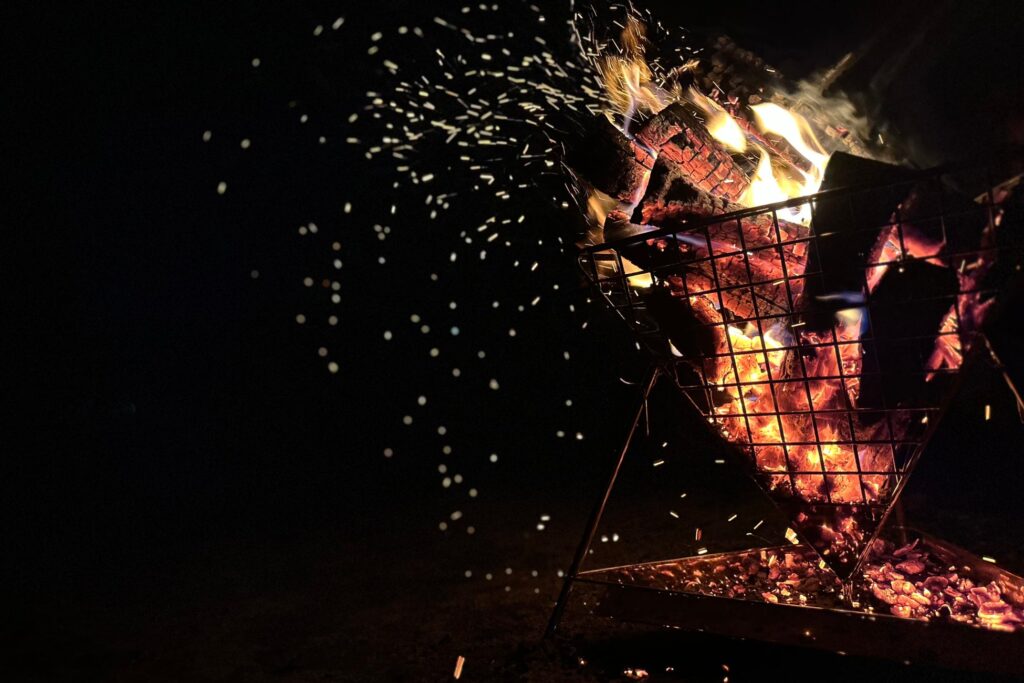 新しい焚き火の楽しみ方を提案！技術者が立ち上げたアウトドアブランド薄暮舎から熾火を楽しむ「熾火台」が登場 | 株式会社サイトウ工研のプレスリリース