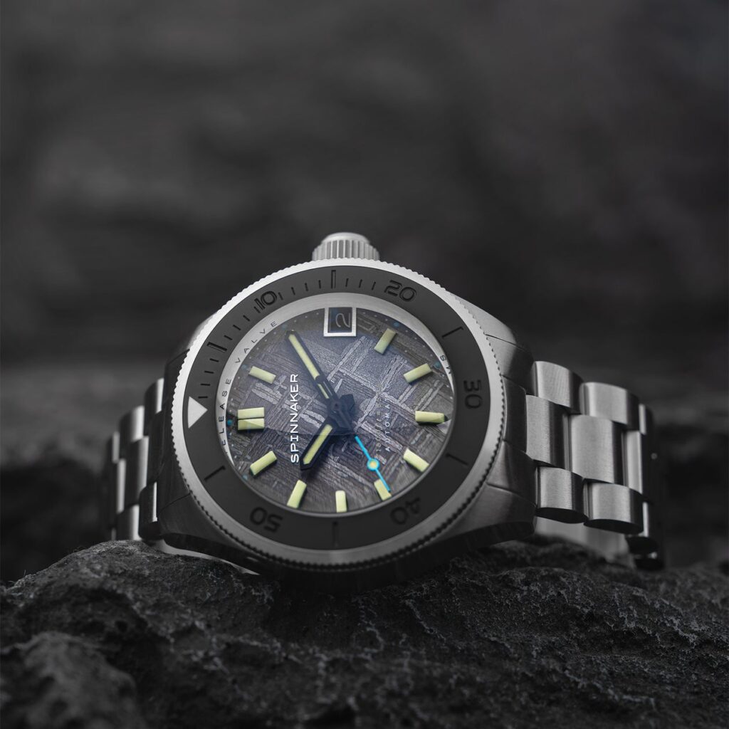 腕時計「スピニカー」、隕石を文字盤に使用した世界限定50本のスーパードーム型550M防水ダイバーズ時計「ピカール オートマティック メテオライト リミテッドエディション」を阪急メンズ東京で発売。