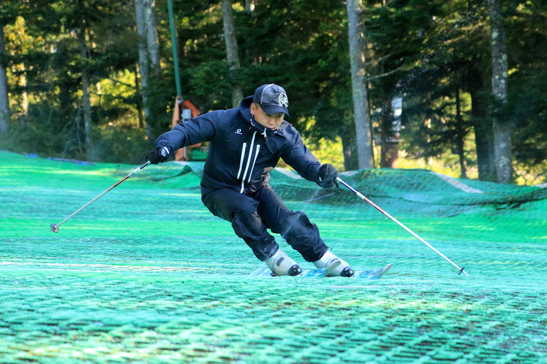 夏でも涼しい富士山の高原でスキー＆スノーボード！「ふじてんサマー