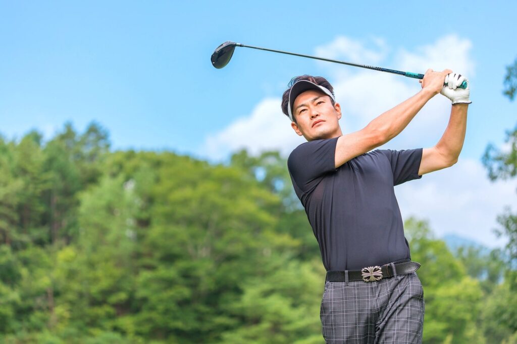 ゴルフのスコアを伸ばすためには練習や実戦と並んで「自分に合ったゴルフ用具選び」が重要！株式会社アドウェルがゴルフ愛好家の方が「ゴルフのスコアを伸ばすためにしていること」に関する調査を実施！