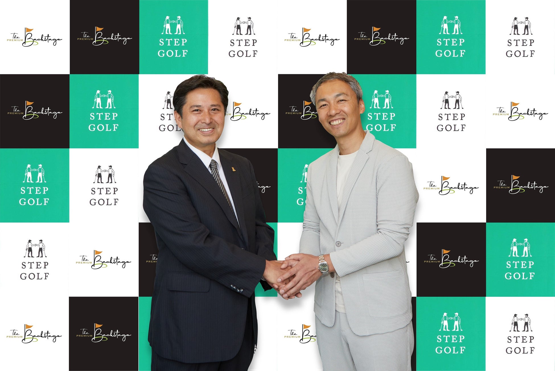 ザ・プレミアムバックステージ株式会社　代表取締役　尾和克彦様（左）と当社代表取締役　榎本考修