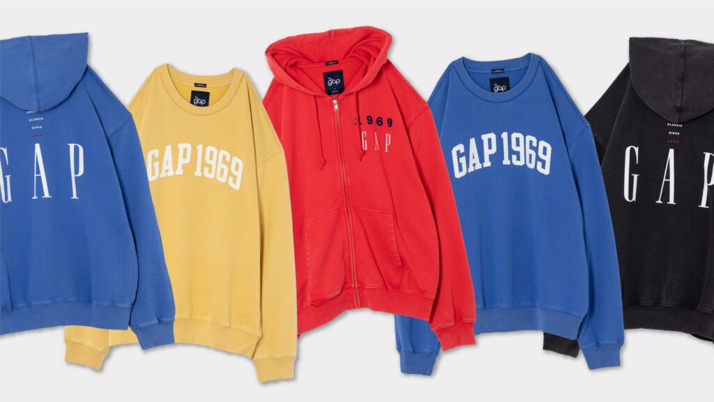 Gap 55周年を祝うロゴスウェットを一部店舗と公式オンラインストアで8月27日に発売