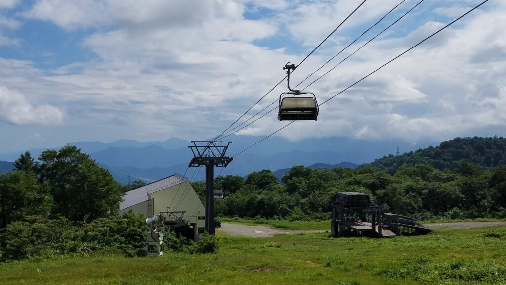 【かぐらスキー場】リフトでらくらく苗場山！「かぐら第1高速リフト」の上り乗車を土休日に運行【期間】2024年7月13日(土)～10月20日(日)の土・休日