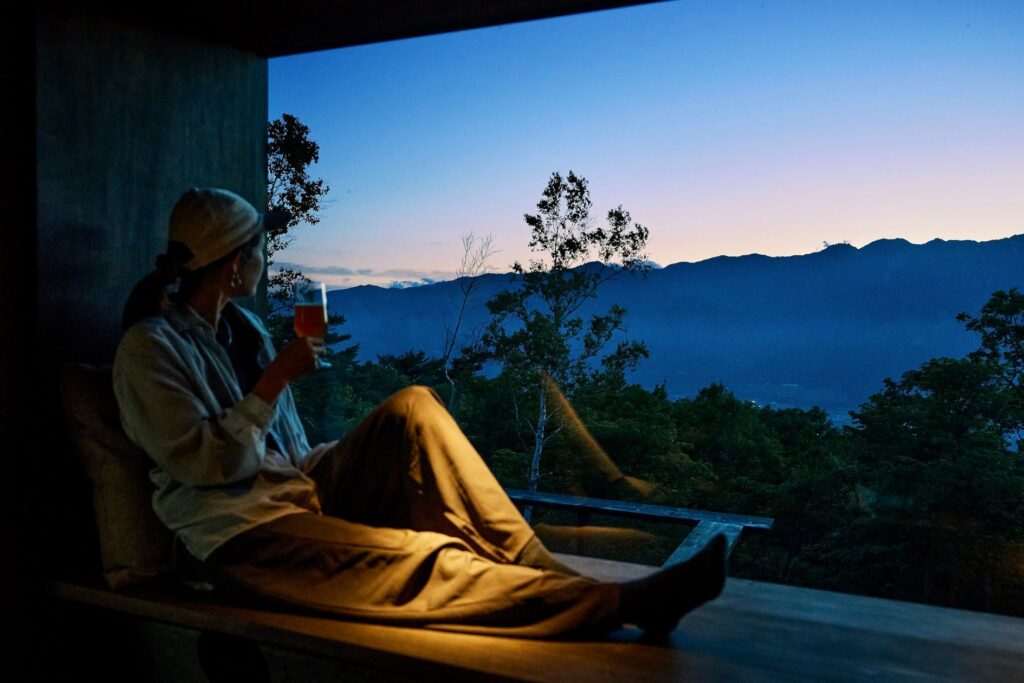 「映画のように景色を楽しむ」自然公園内に立つトレーラーハウス型宿泊施設が誕生！絶景を満喫できる最高の滞在を。