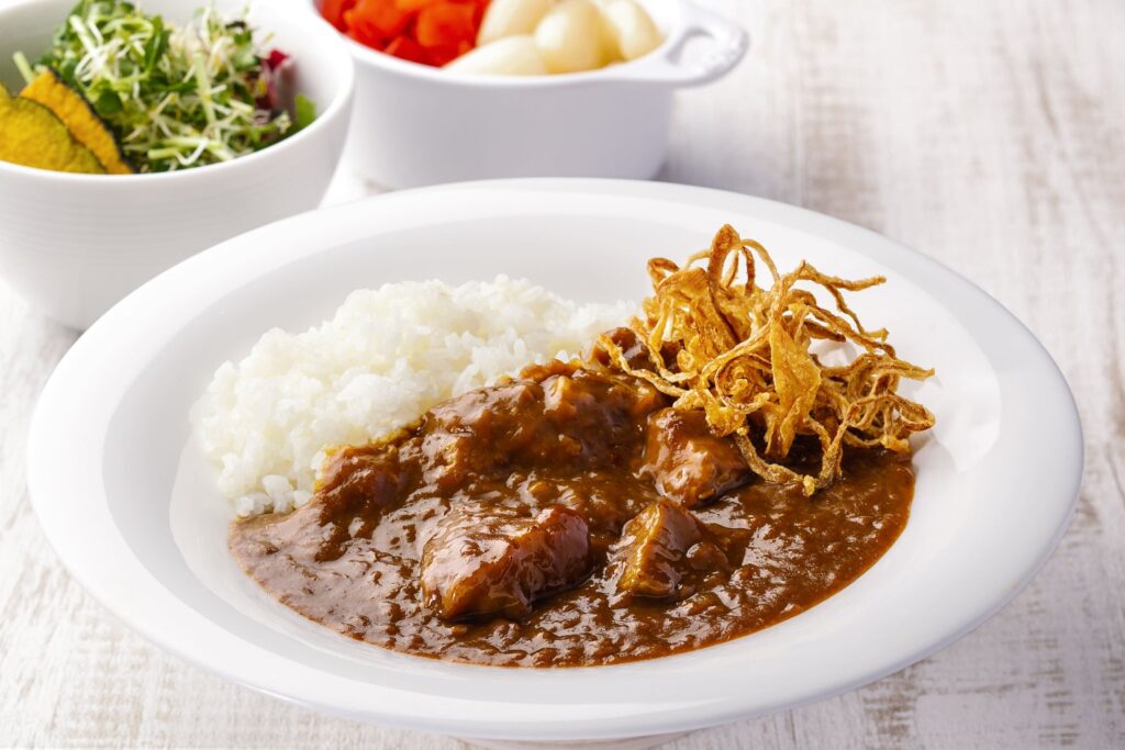 大人気の朝食メニューがリニューアル！伝統の味「神戸ハイカレー」や目にも楽しい「ドーナッツウォール」が仲間入り～2024年10月1日(火)より提供開始～