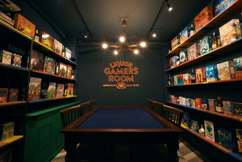 洋酒とボードゲームを嗜むためだけのレンタルスペース「LIQUOR GAMERS ROOM」、24時間誰でも自由に予約が可能に！