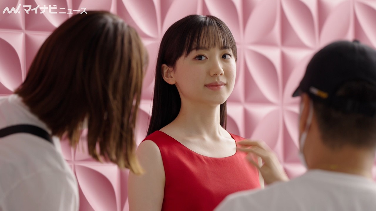 芦田愛菜、20歳をむかえすっかり大人な表情に！クレバーさを感じる