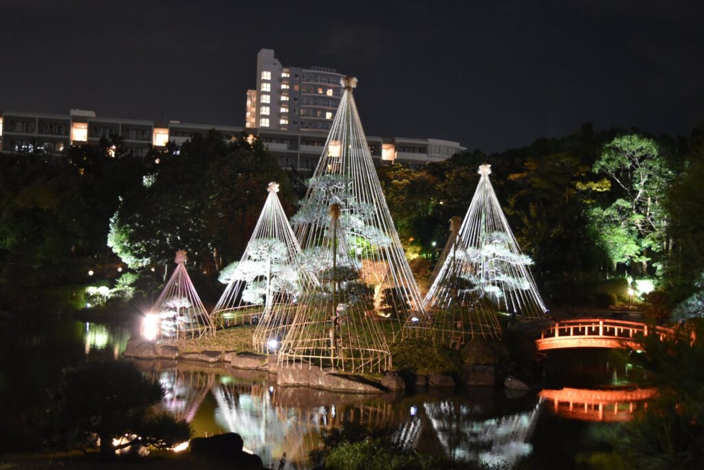 【夜間特別開園】幕張新都心の日本庭園ライトアップ「見浜園灯ろうまつり」2024年11月16日（土）～24日（日）開催（千葉県立幕張海浜公園）