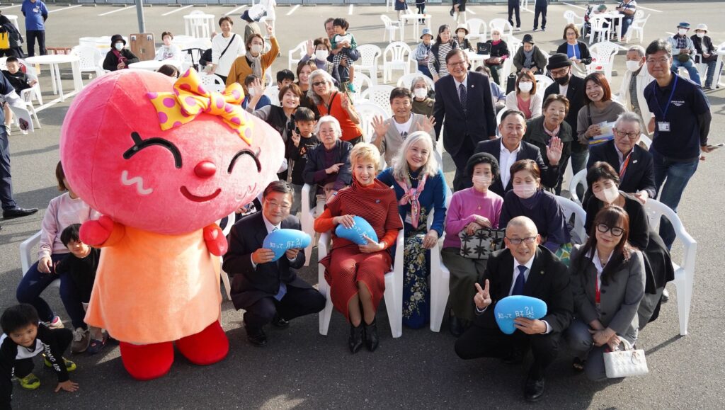 スペシャルサポーター瀬川 瑛子氏が佐賀県小城市を訪問！「ロコフェス2024」にて小城市長らと地域の皆さまへ肝炎対策を呼びかけ