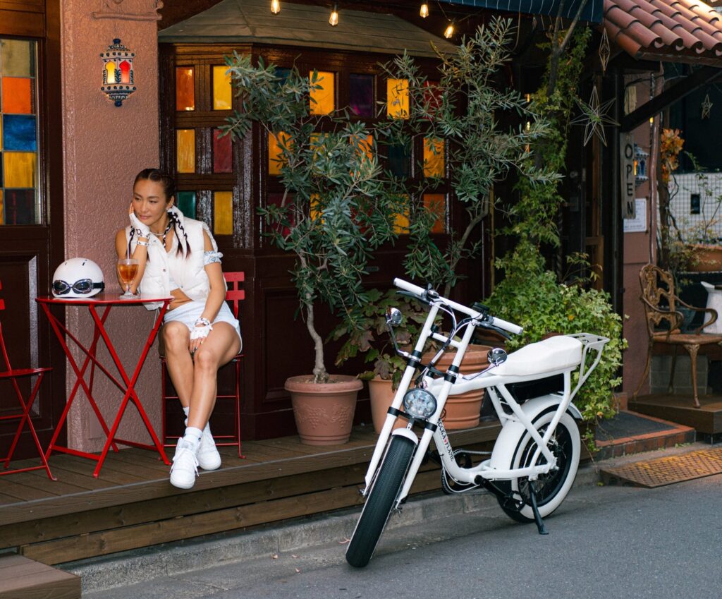 東京・渋谷発のeバイクブランド「ROCKA FLAME（ロカフレーム）」 フィットネスプロデューサーAYAさんとのコラボレーションeバイクを販売開始