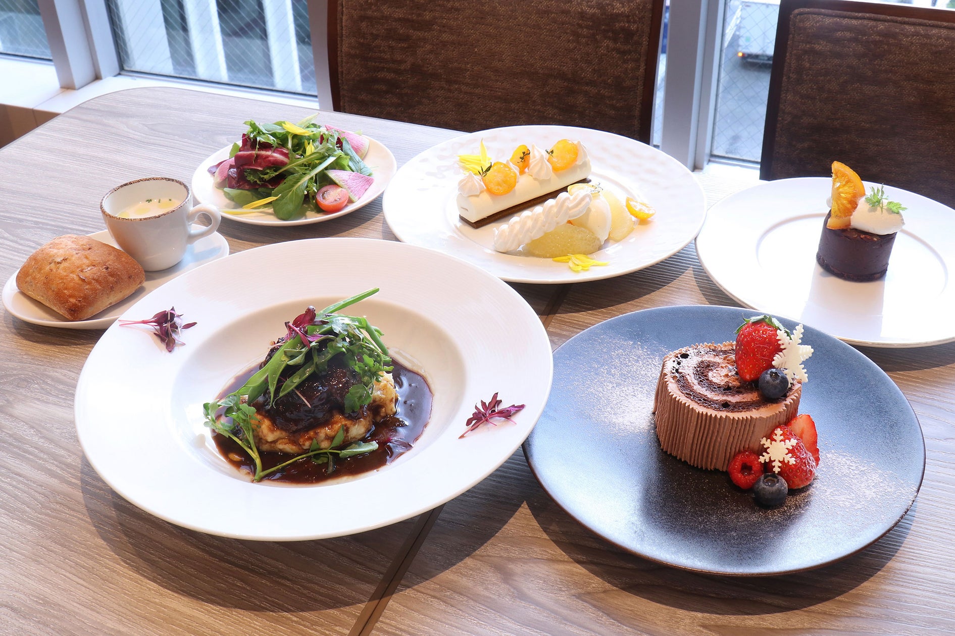 シーイヤーパブェ 濃厚なチョコデザートや柑橘や温州みかんなど旬の素材を生かした