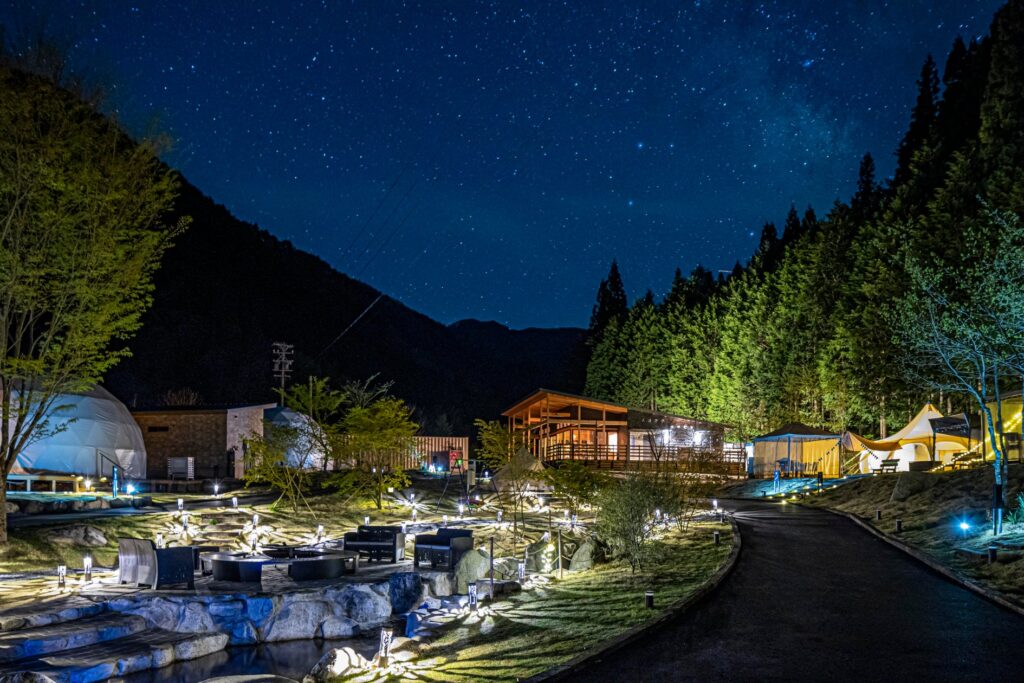 満天の星をひとりじめ。阿智村のグランピング【mokki STARDUST GLAMPING achi village】にプライベートヴィラが新登場。＜2025年8月OPEN＞