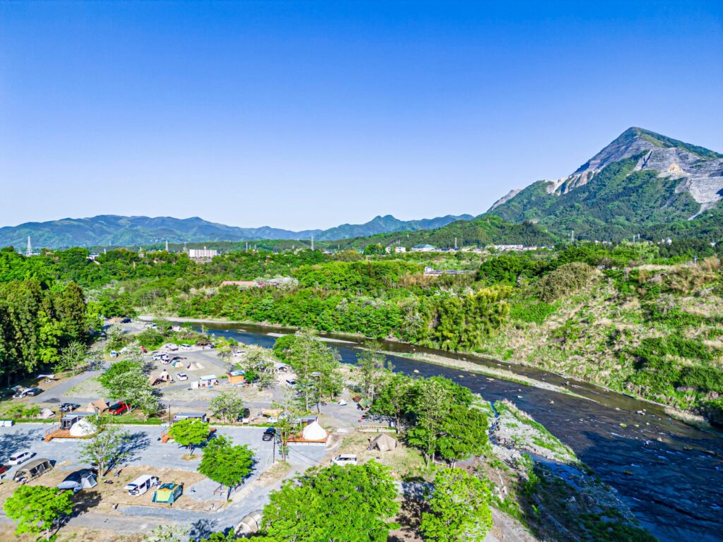 “わんこと泊まる旅”をもっと楽しく、リアルにつながる夕涼みイベント ～ いぬやど×あつまれ！埼玉犬民 ～「わん！だふる秩父夕涼みフェス」開催決定！