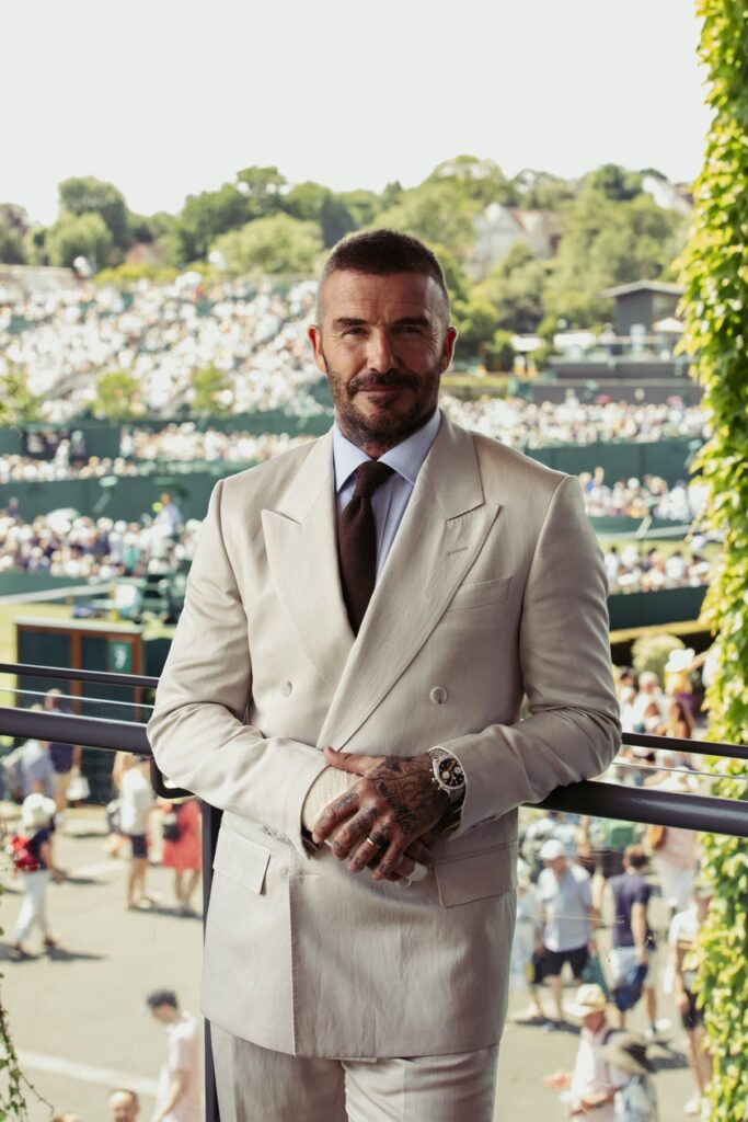 デビッド・ベッカム、ロンドンの国際的テニス選手権 初日にBOSSのスーツで登場