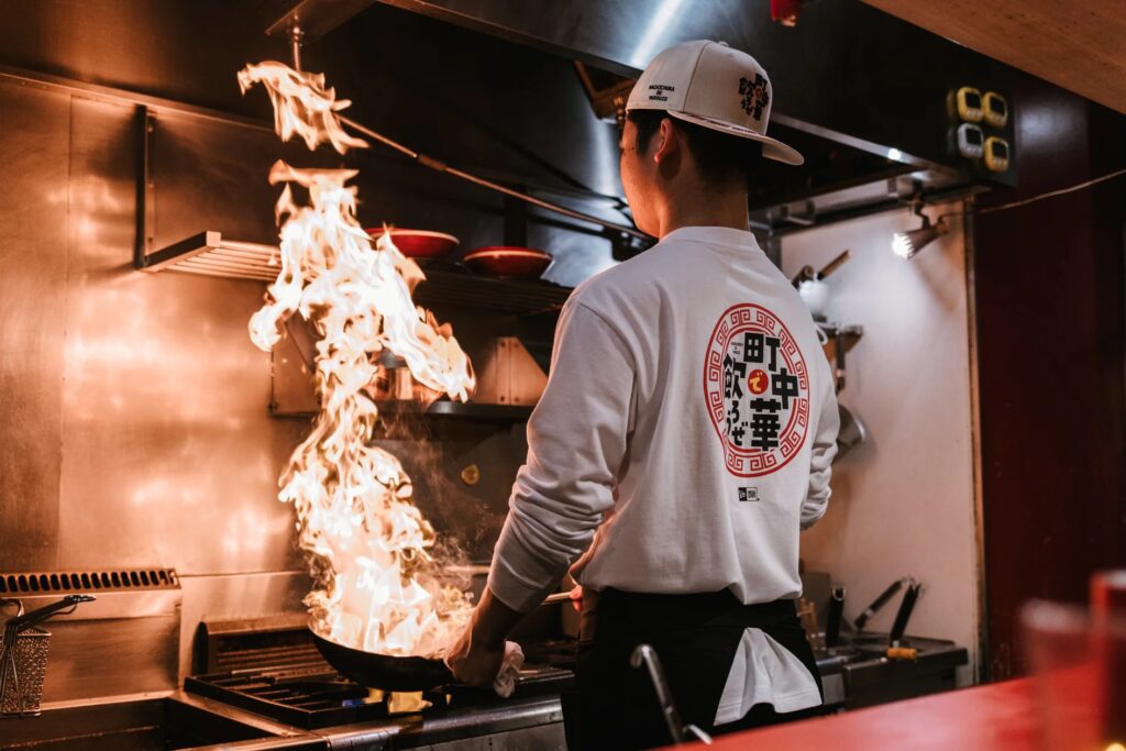 【ニューエラ】BS-TBS『町中華で飲ろうぜ』とのコラボレーションコレクションを10月24日（金）に発売