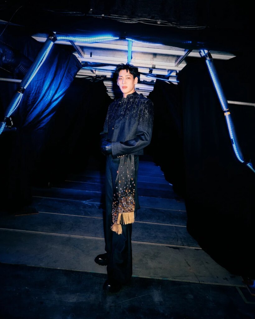 【ルイ・ヴィトン】ベンベン、ルイ・ヴィトンを着用しパフォーマンス