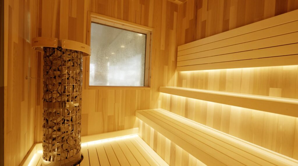 北海道ゴルフ場初のロウリュ可能なサウナストーブと森林外気浴＆地下水16度の水風呂で、極上のととのい体験【早来カントリー倶楽部・サウナリニューアル・2026年4月4日オープン予定】