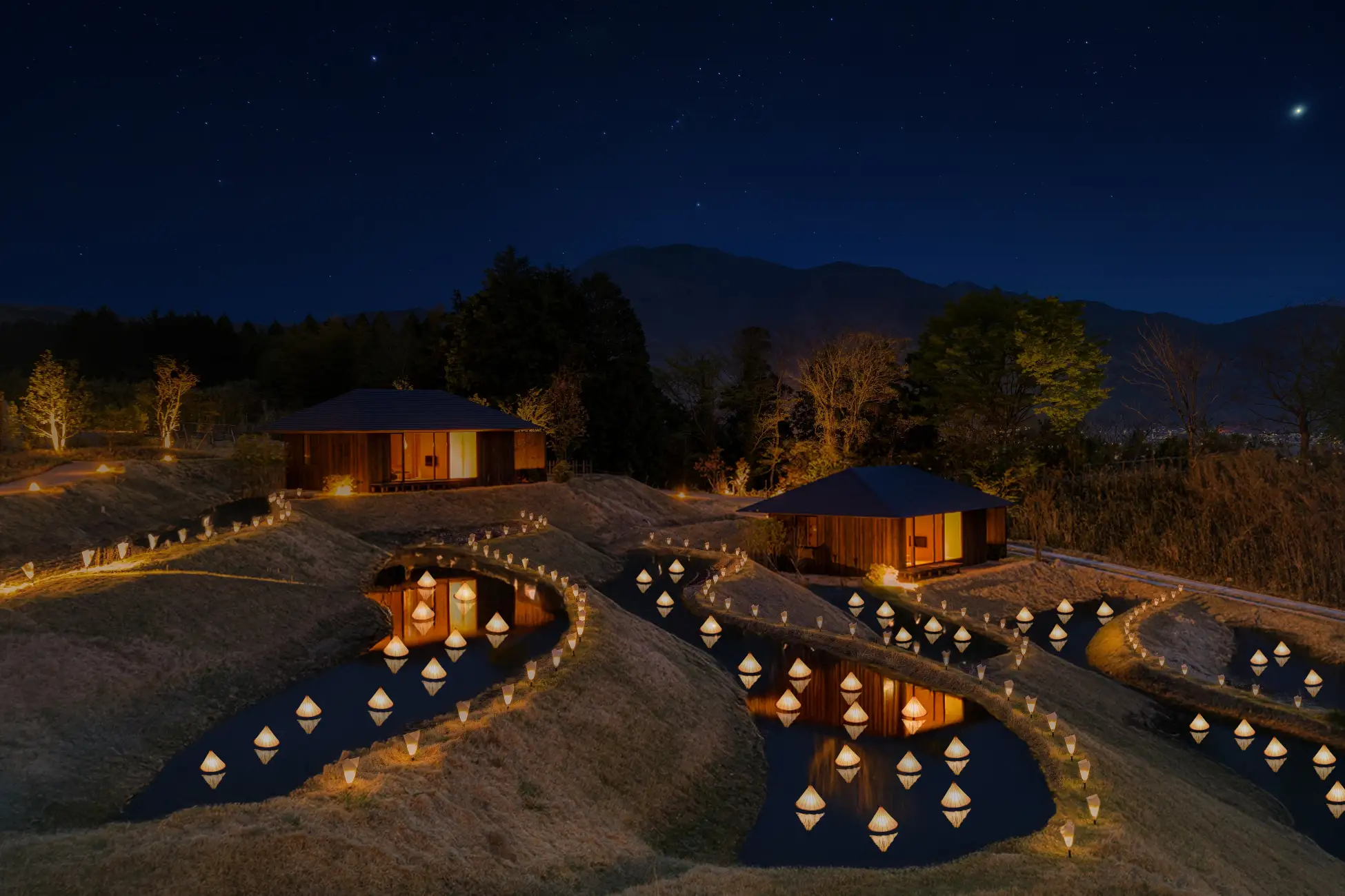 【界 由布院】100本の中津和傘が棚田を灯すライトアップが新登場「棚田冬灯りやつがい」開催