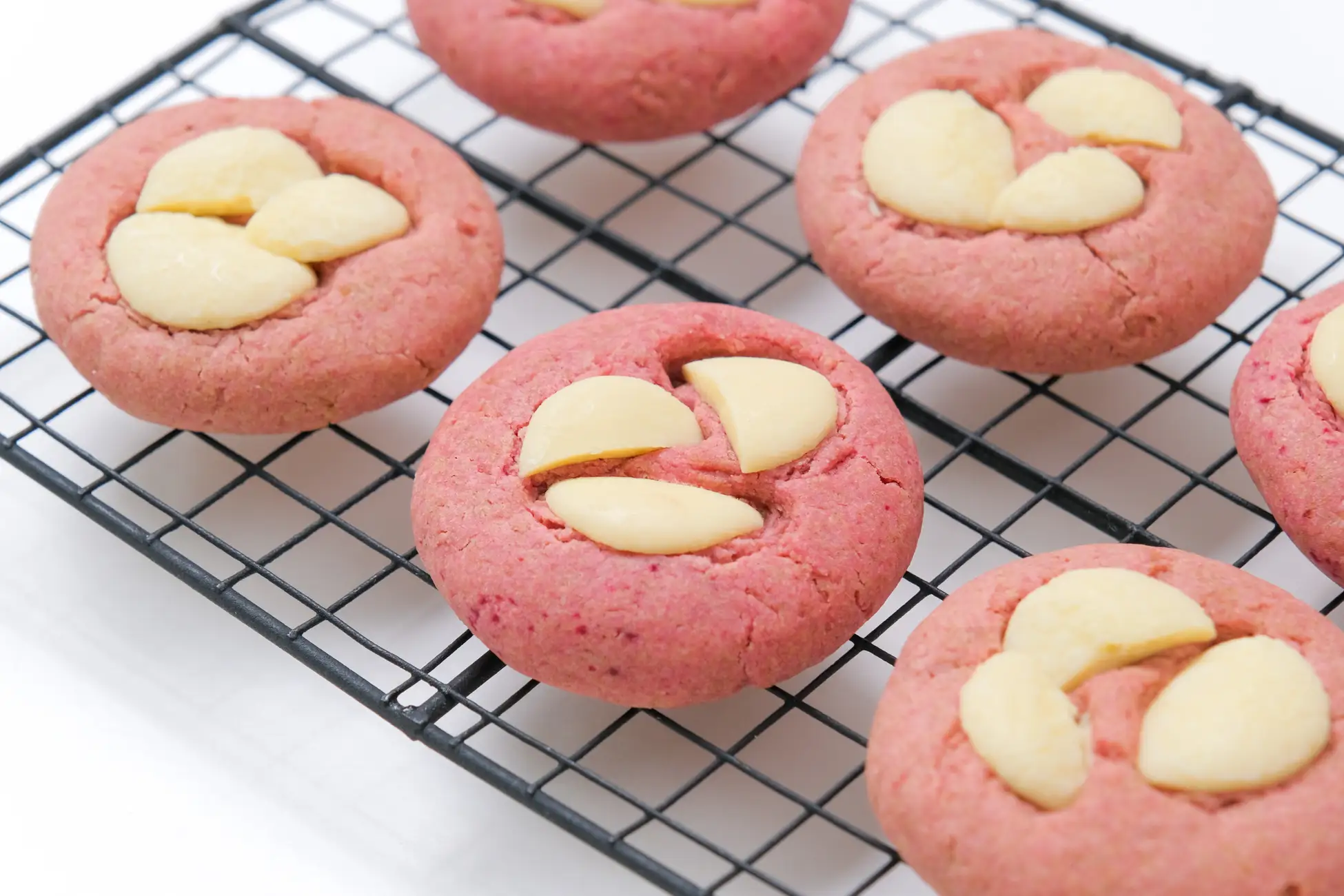 【飲むよりしあわせ、食べるイチゴオレ】大人のための『食べるイチゴオレアメリカンクッキー』をスナックミーオンラインストアで期間限定発売