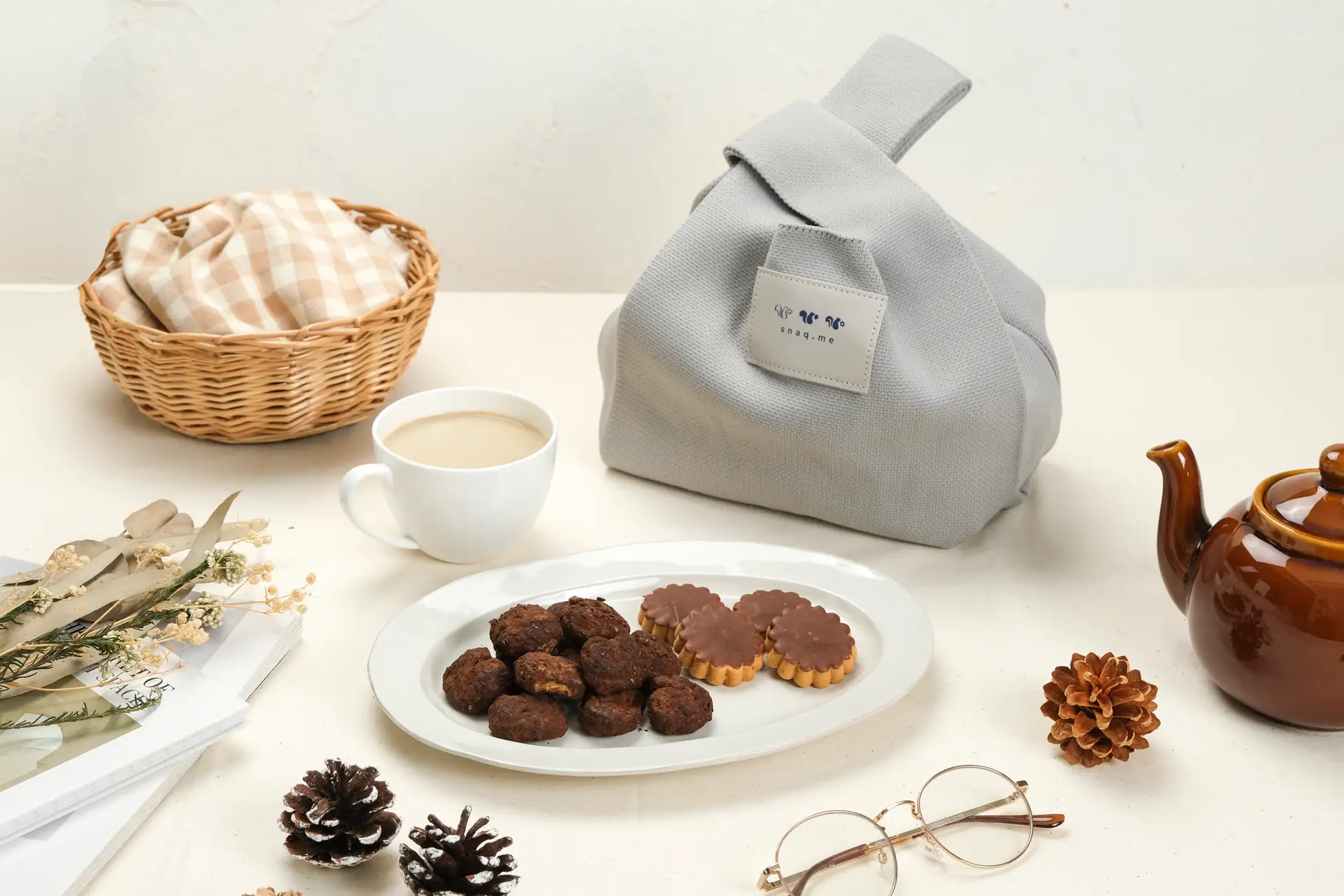 手に取った瞬間ほっとする、冬のぬくもり。ギフトにもおすすめの『ニットのぬくもりティータイムセット』をスナックミーオンラインストアで期間限定発売