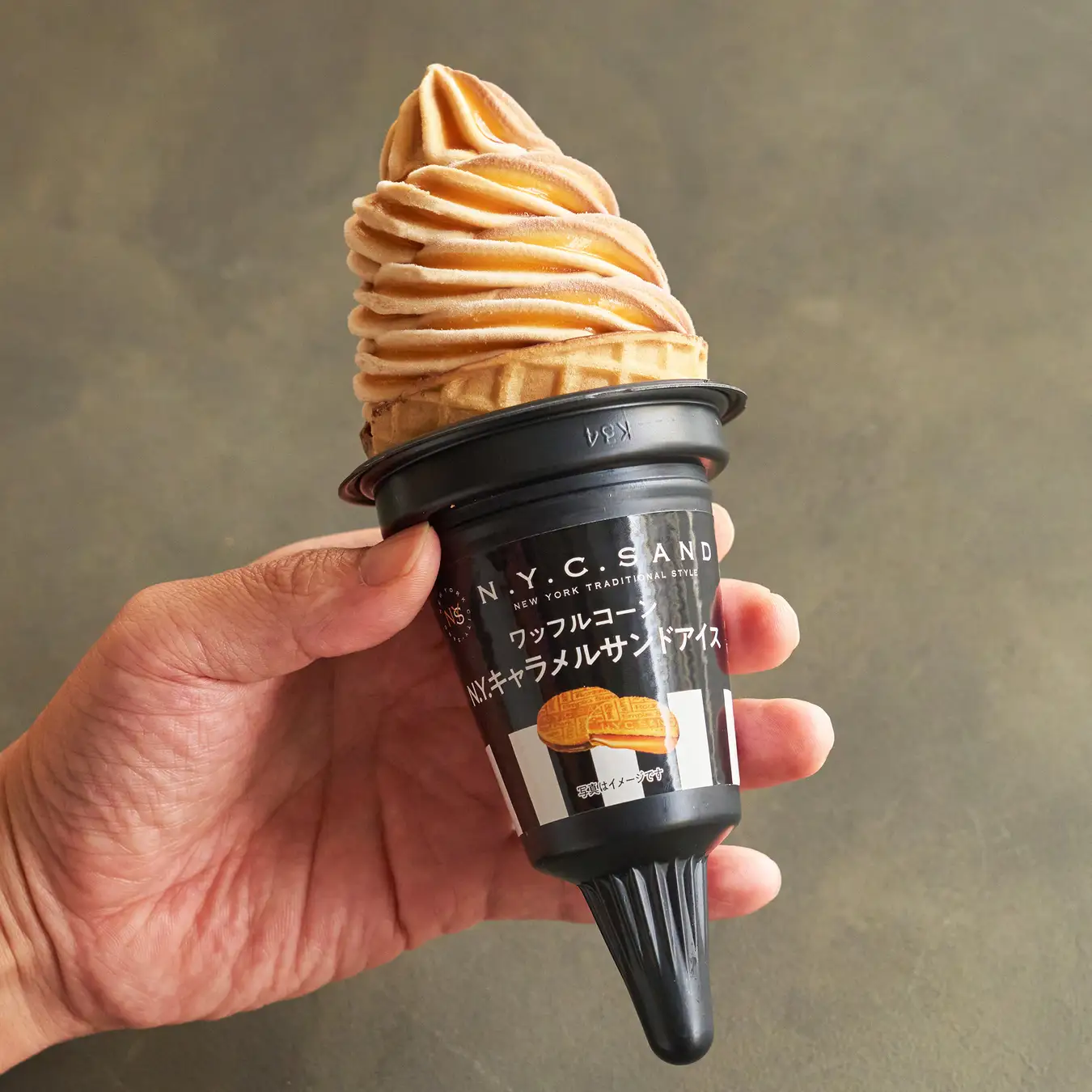 キャラメルのコク深い味わい！セブンーイレブンとN.Y.C.SANDのコラボレーションアイスが新しくなって全国のセブンーイレブンにて登場！