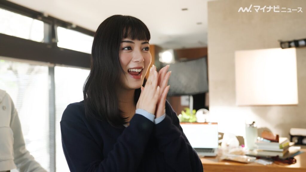 池田エライザ、食事シーンの撮影にうずうず「ナポリタンが楽しみなんだ」 スタッフと楽しく談笑！AI不動産投資「RENOSY」新CM &メイキング＆インタビュー