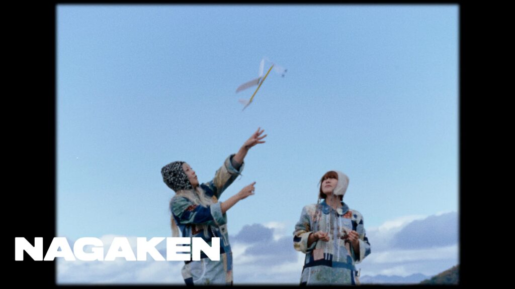 PUFFY、デビュー30周年の節目にNAGAKENとのコラボMV「これが私の生きる道 (ビジュR ver.)」を公開！「祝祭」をテーマに、等身大のふたりを描くTV/WEBCM公開