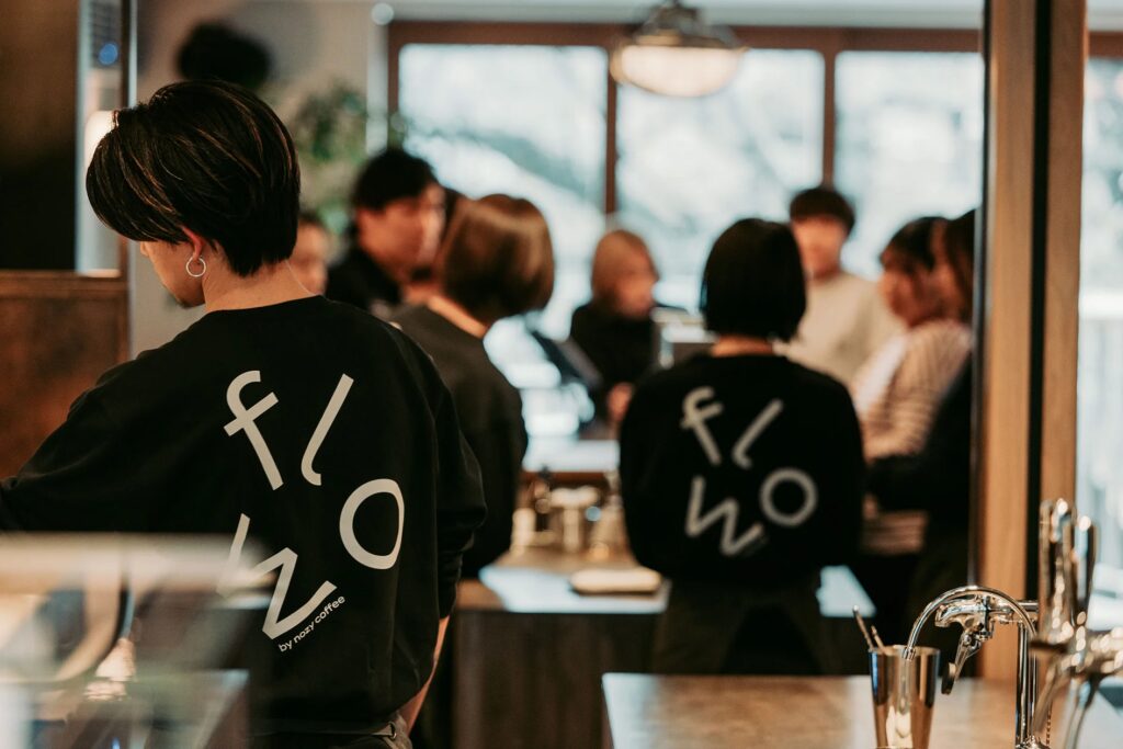 NOZY COFFEEが京都初店舗「flow by nozy coffee」を1月7日(水)にオープン。朝から晩まで様々なスタイルのシングルオリジンコーヒーを楽しむ。