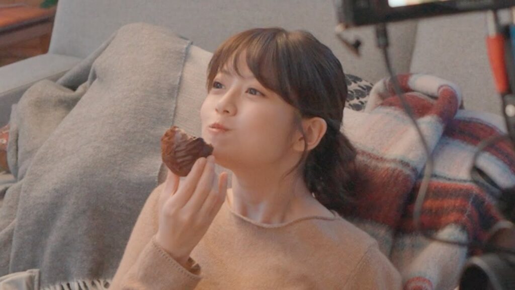 今田美桜が思わずとろけ顔！？ドーナツにメロメロ♡ 自分へのご褒美を明かす　ミスタードーナツ新TVCMMister Donut×GODIVA 『甘やかしていい日篇』