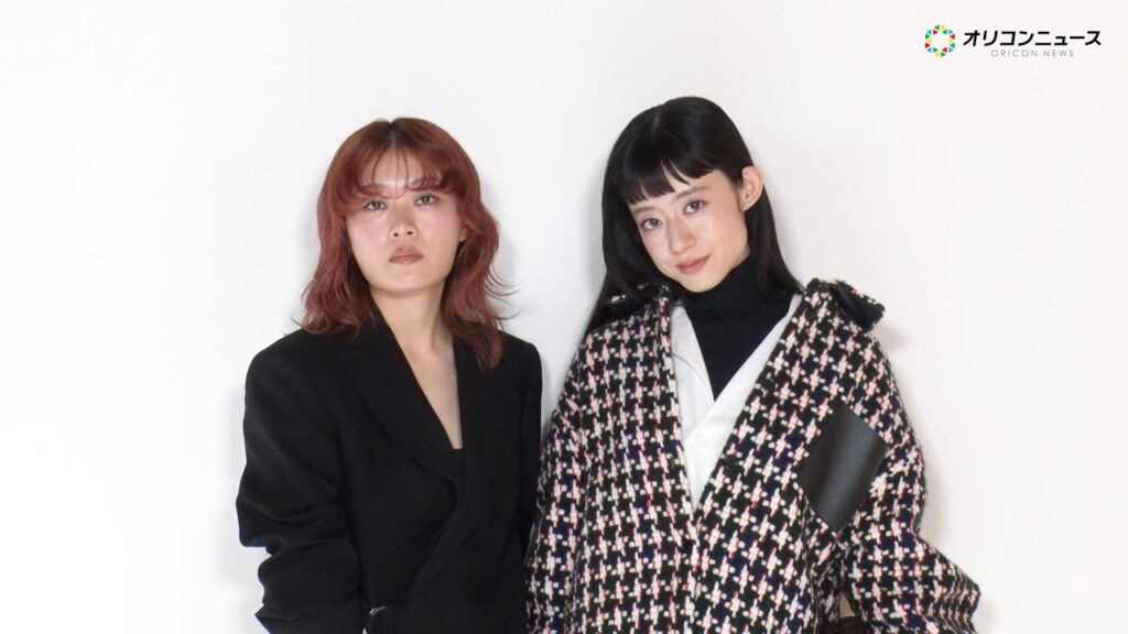 羊文学・塩塚モエカ＆河西ゆりかがフォトコールに登場！2026年のバンド活動の抱負を語る「丁寧に届ける」　「カサロエベ銀座」オープン記念フォトコール