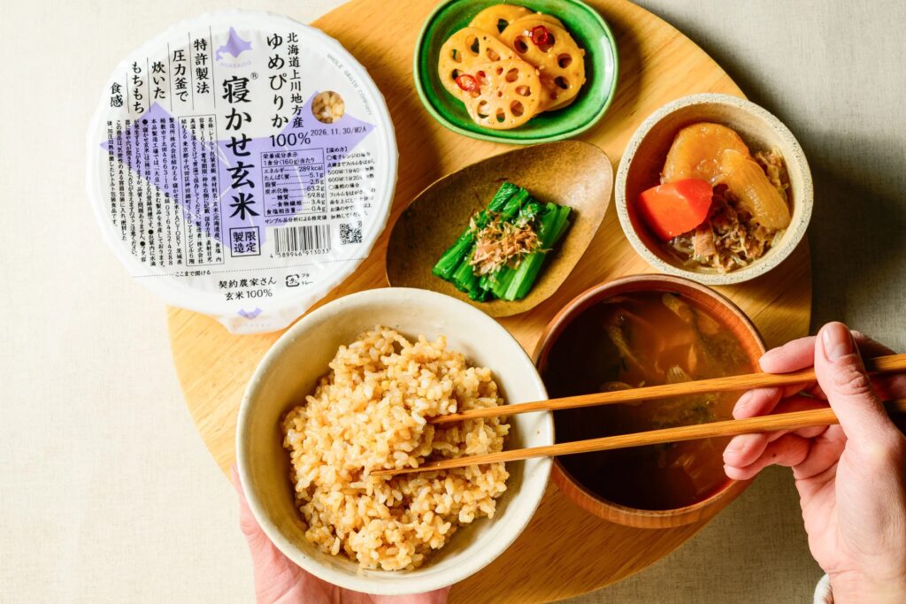 もっちもち食感としっかりとした甘み、北海道最高級米「ゆめぴりか」を贅沢に使用した寝かせ玄米(R)ごはんパックが新発売