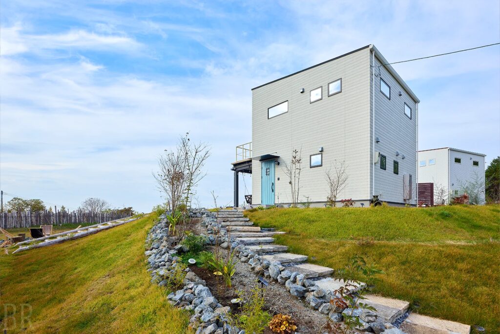 【リゾートグランピングドットコム新掲載】2025年10月GRAND OPEN！熊本・吉無田高原に誕生、空と夜景を望む貸切ヴィラ「Tsuki Akari-月燈-」