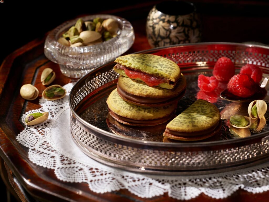 濃厚な旨味と爽やかな酸味が織りなすハーモニー。贅沢なチョコレート菓子専門店【THE TAILOR】より、『ザ・ショコラクチュール ピスタチオ＆ラズベリー』が今年も登場。