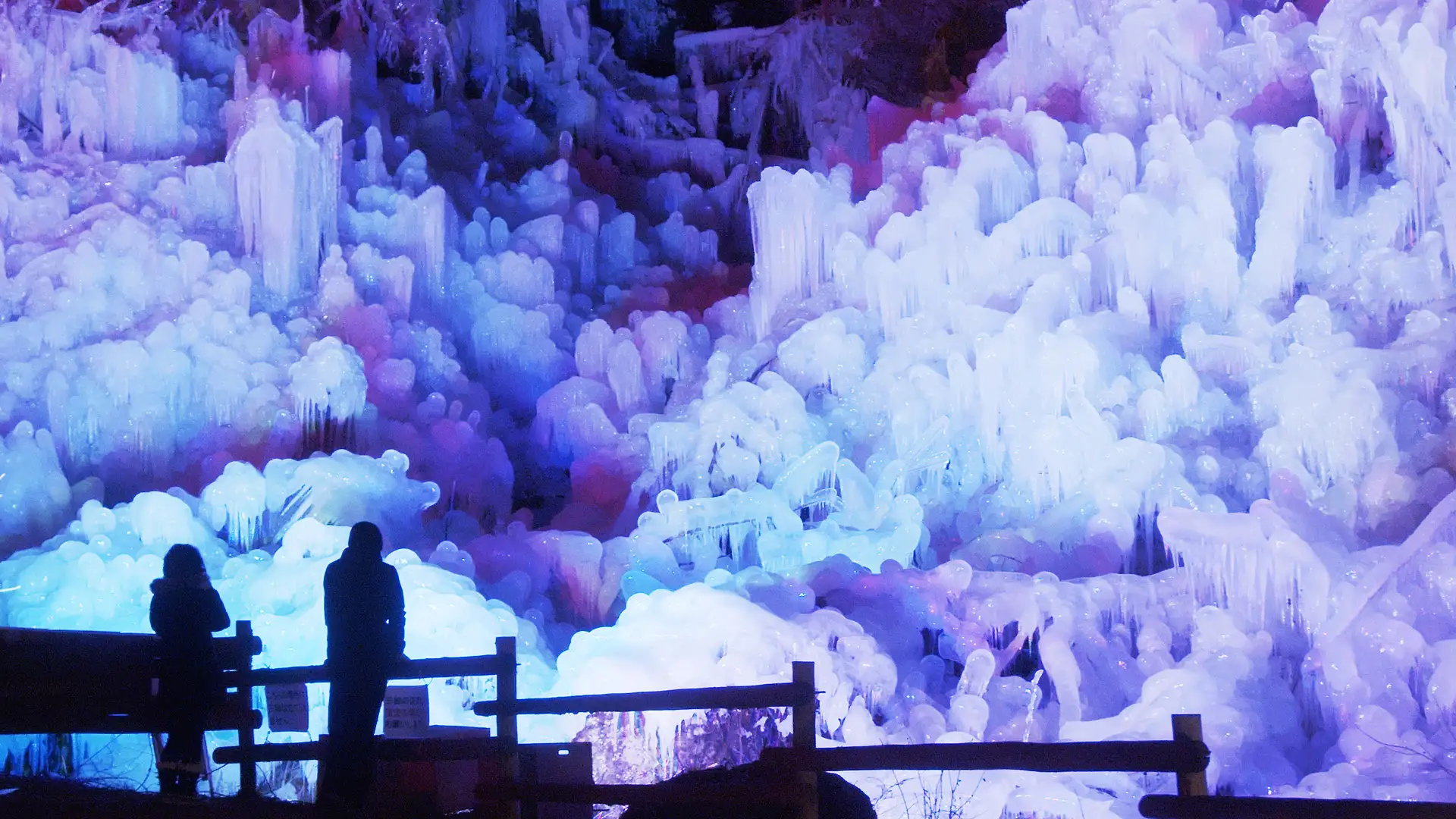 秩父湯元 武甲温泉にて「あしがくぼの氷柱応援企画」。氷柱を訪れた方への温泉入館割引や、オリジナル氷柱ドリンクの販売を実施します