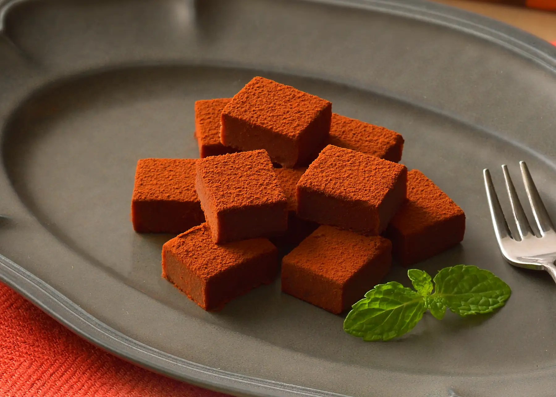 【銀座コージーコーナー】濃厚でなめらかな口どけを追求した生チョコレート「銀座のレンガ」が今年も冬季限定で登場