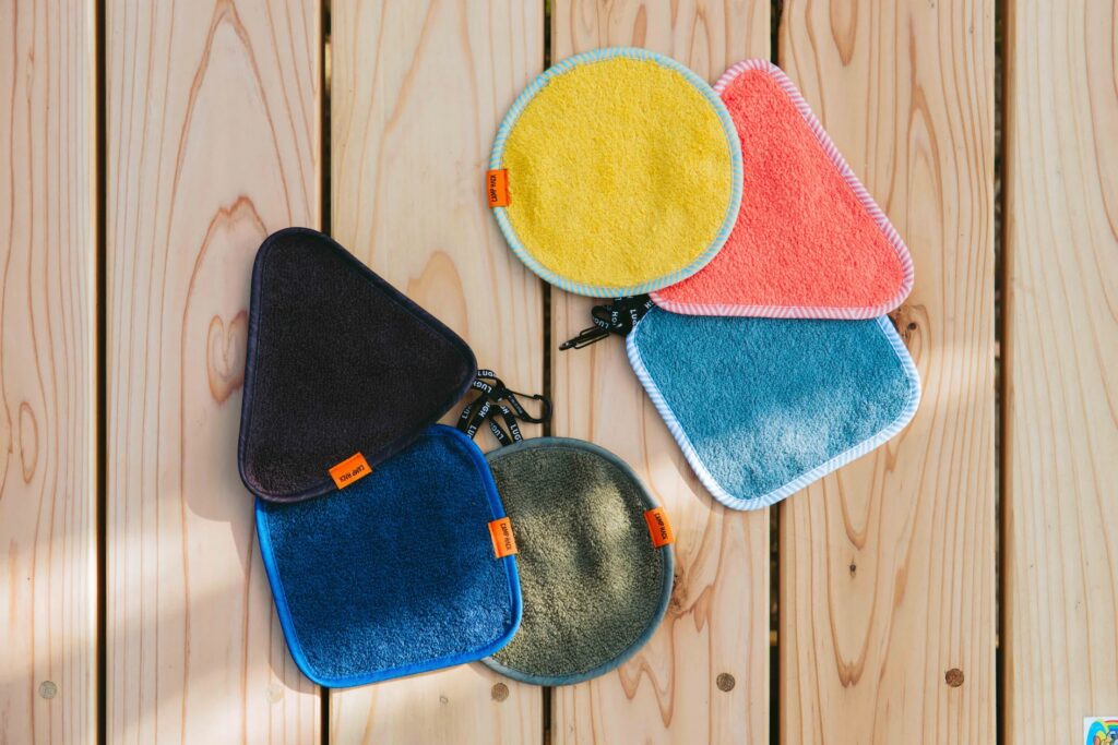 【CAMP HACK× LUGH】ぶら下げて使える、手のひらサイズのタオルセットを販売開始