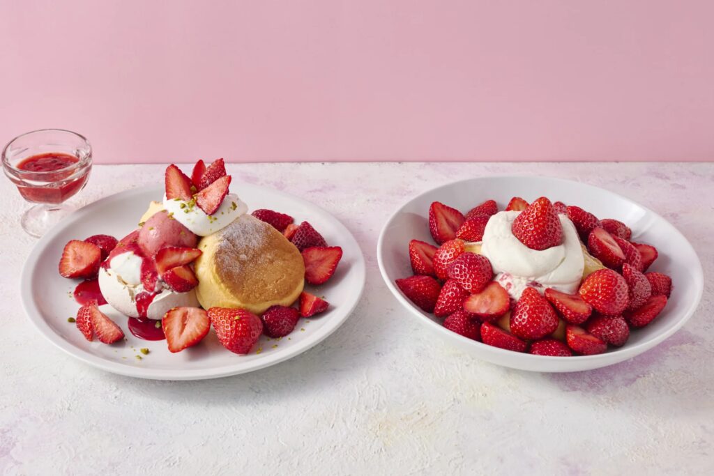 【FLIPPER’S】「スフレ×パブロヴァ」奇跡のマリアージュあまおう尽くしの贅沢スフレパンケーキ販売開始