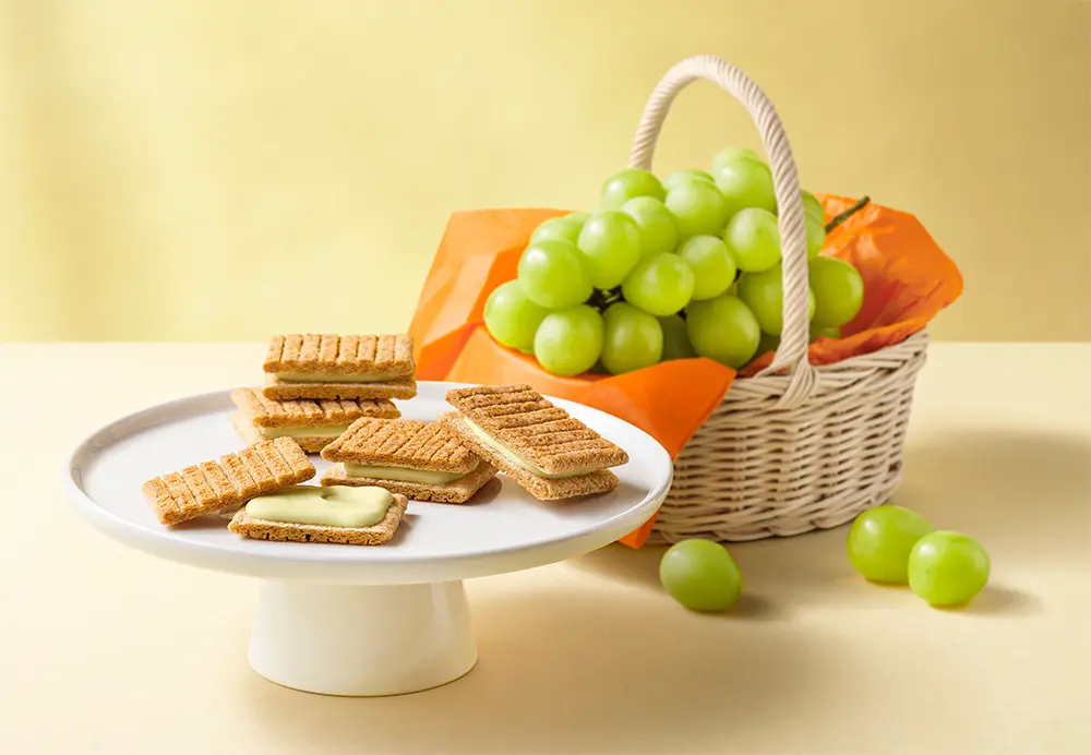 青森駅自由通路に初登場！ 「シュガーバターの木」が期間限定OPEN。注目は夏限定『シャインマスカットショコラ』