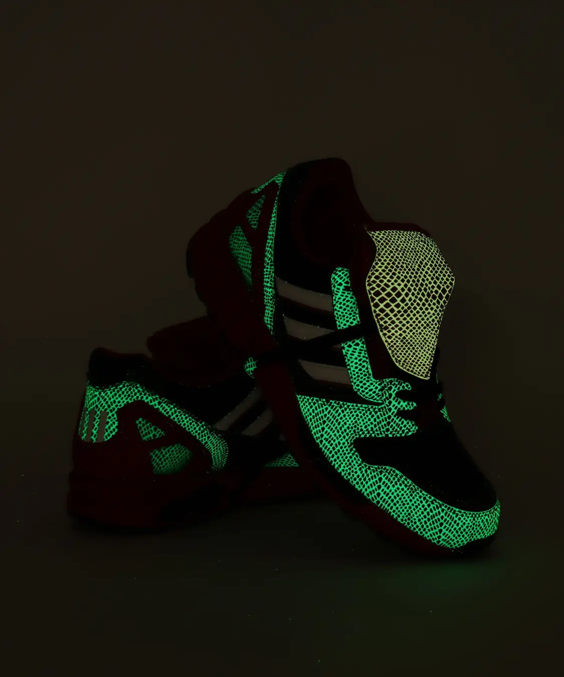 atmos」と「adidas Originals」の名作別注シリーズ”ZX 8000 G-SNK”の12