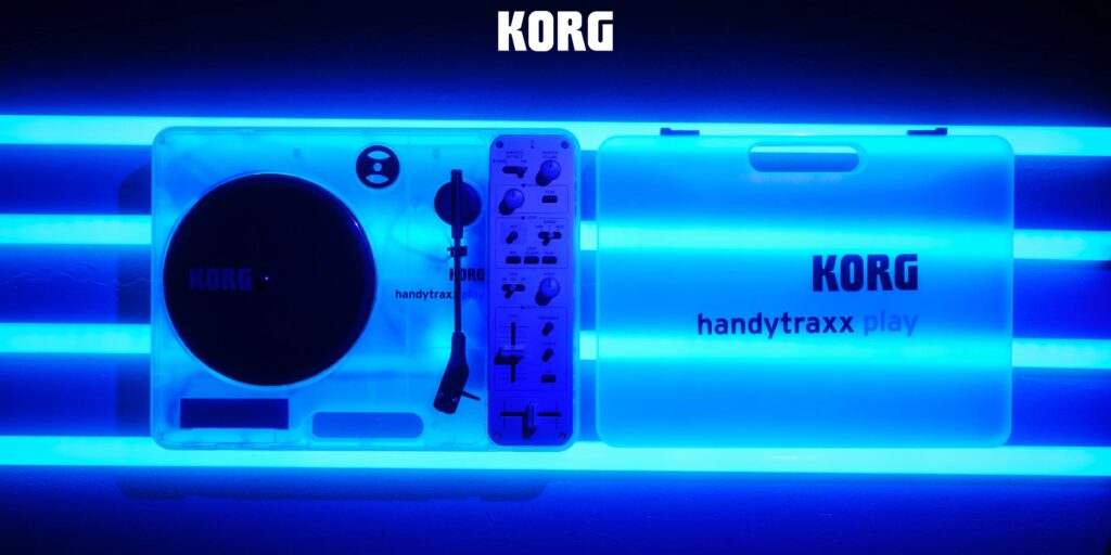 「atmos」と「KORG」がコラボレーションポータブル・レコードプレーヤー「handytraxx play」別注モデルを発売