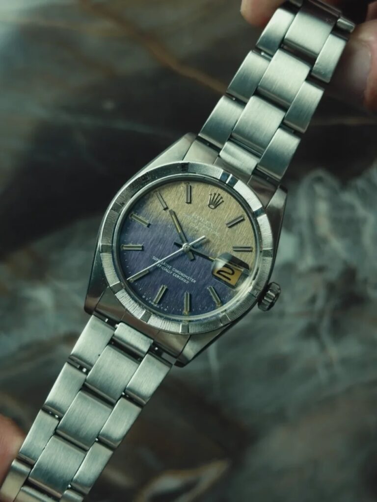 二度と同じ色彩は生まれない。ROLEX Oyster Perpetual Date Purple Grey Tropical Dialを備えたRef.1501を販売開始。